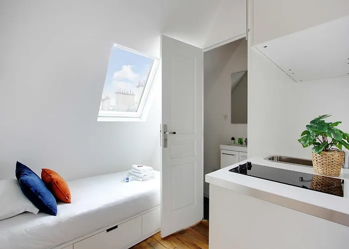 Bedroom 2 - Place Victor Hugo Trocadero - Bail Mobilite